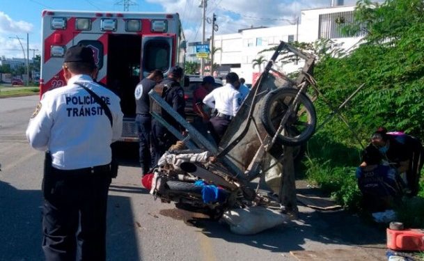 Camioneta choca contra tricimoto y deja heridos