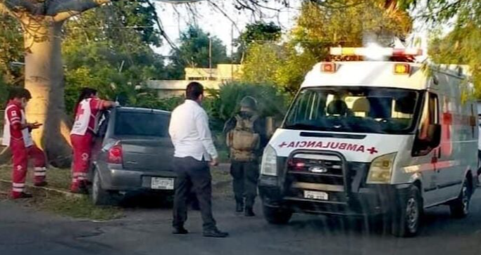Sujeto muere de posible paro cardiaco mientras conducía en Chetumal