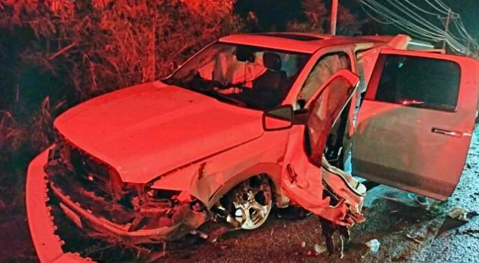 Reportan aparatoso accidente automovilístico en carretera de la Riviera Maya