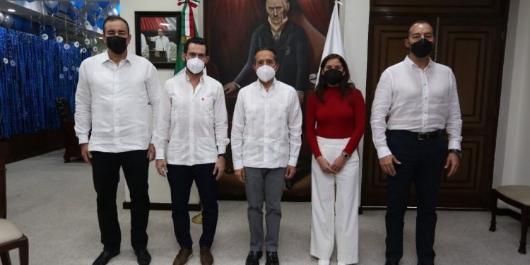 En la recta final, Carlos Joaquín ajusta su gabinete