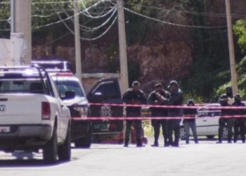 Gobernador de Zacatecas confirma el abandono de una camioneta con cuerpos enfrente del Palacio municipal