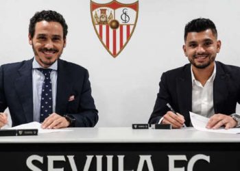 TECATITO CORONA ES EL NUEVO JUGADOR DEL SEVILLA ESPAÑOL