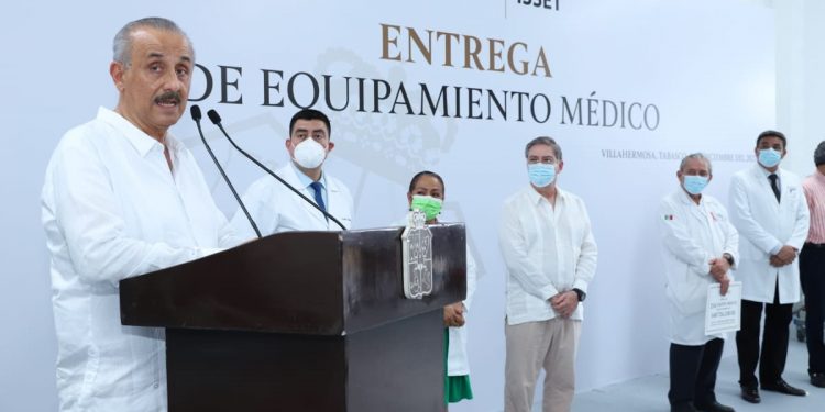 Gobernador interino de Tabasco, da positivo a COVID-19