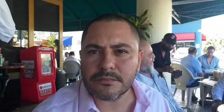 Se ‘arrastra’ Issac Janix con Mara Lezama para lograr una diputación