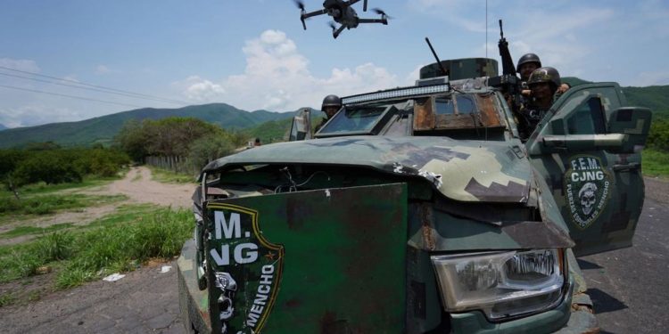 Con bombardeo el CJNG exhibe su capacidad de fuego en Michoacán (Video)