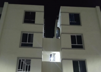 Elementos de emergencia evitan el suicidio de una mujer en Tulum