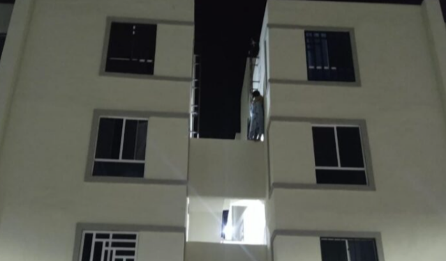 Elementos de emergencia evitan el suicidio de una mujer en Tulum