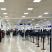 Turistas se quedan varados en Cancún por varios vuelos cancelados