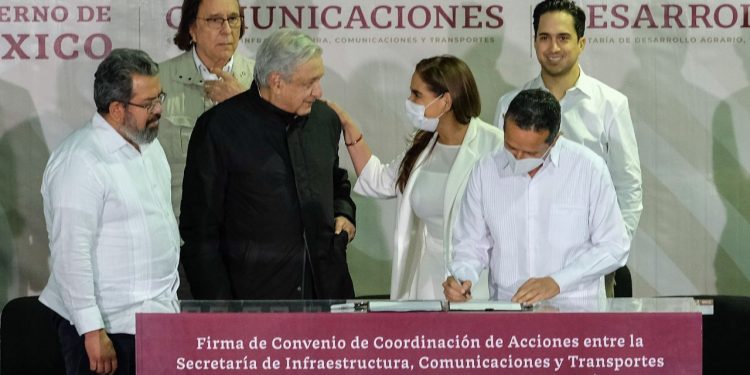 AMLO anuncia inversión de 10 mil millones de pesos para Quintana Roo