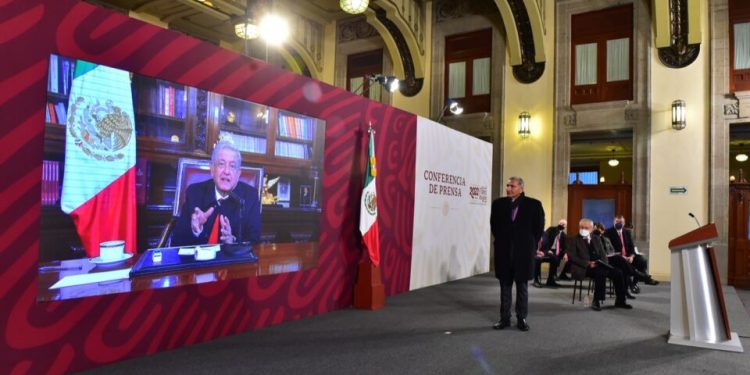 AMLO se contagió de Ómicron, pero con síntomas leves; dirige desde su habitación: Adán Augusto López