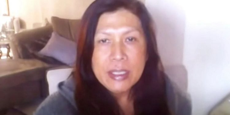 Por COVID muere Cirsten Weldon, antivacunas y seguidora de QAnon