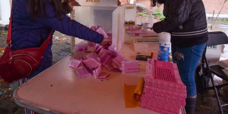 INE quiere mil 738 mdp para realizar la consulta de revocación de mandato