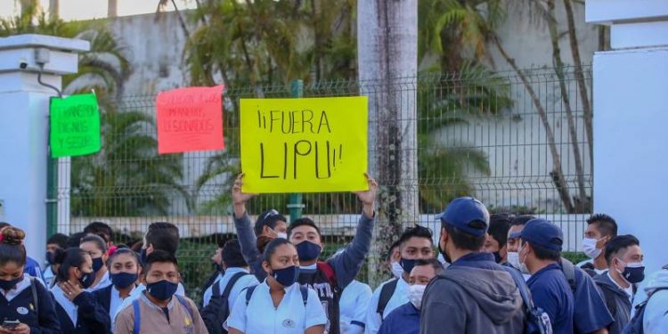Protestan trabajadores del Hotel Princess, Playa del Carmen; exigen transporte y alimentos dignos