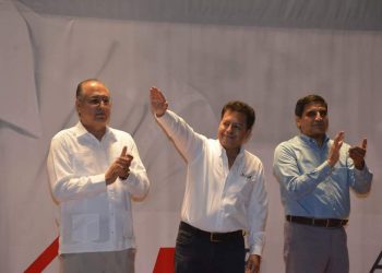 Ricardo Aldana gana elección del sindicato petrolero