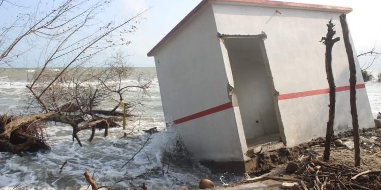Más de 20 casas son destruidas por el mar en una comunidad de Tabasco
