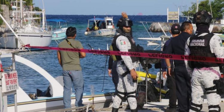 Fallece menor de edad durante naufragio en Cozumel
