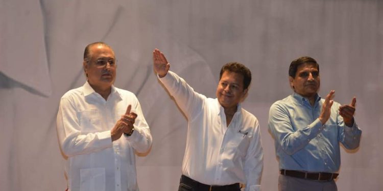 Ricardo Aldana gana elección del sindicato petrolero