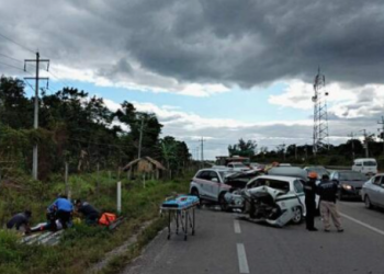Aparatoso accidente en Tulum deja graves daños materiales y un lesionado