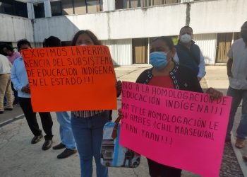 Se manifiestan maestros de educación indígena