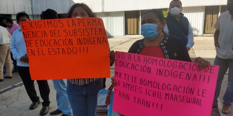 Se manifiestan maestros de educación indígena
