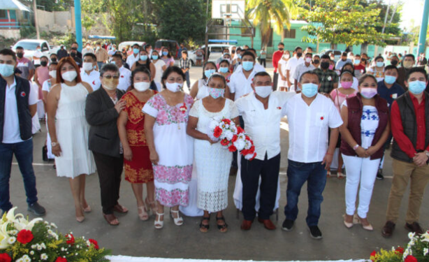 Más de 30 parejas contraen nupcias en boda colectiva en Zona Maya