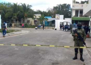 Sicarios en moto ejecutan a hombre en fraccionamiento de Playa del Carmen; muere en el hospital