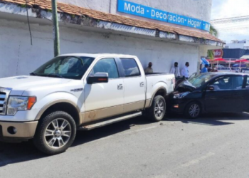 Imprudencia de conductor provoca accidente vial y deja saldo de una mujer lesionada