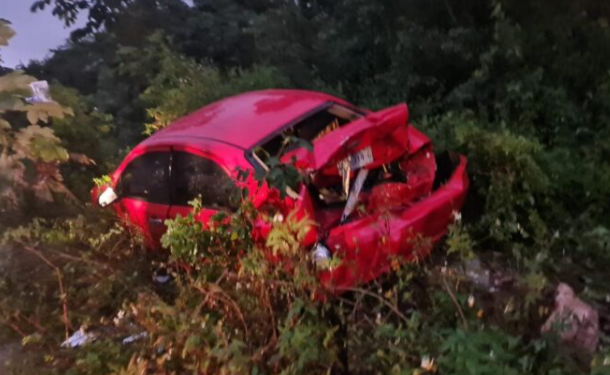 Accidente de tránsito deja saldo de un lesionado y dos vehículos fuera del camino