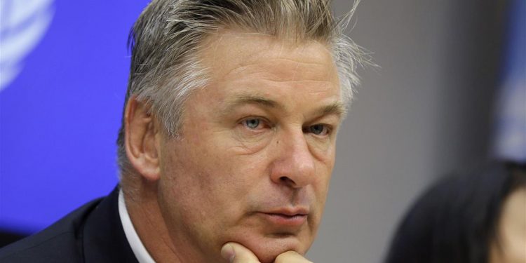 Demandan a Alec Baldwin por la tragedia en el set de Rust