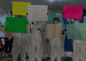 Denuncia personal médico que son amenazados por exigir pago de salarios y condiciones laborales