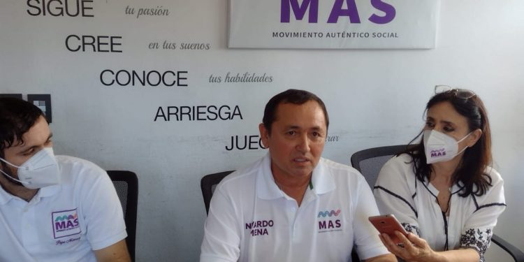 Nivardo Mena abanderará al MAS