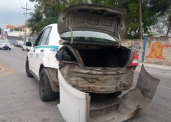 Motociclista se estrella contra taxista en Playa del Carmen