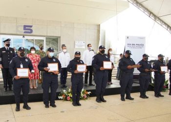 Quintana Roo condecora a 46 policías por méritos, acciones destacadas y años de servicio