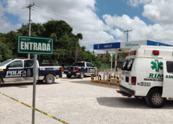 Asalto a mano armada en estación de gas en Cancún; hombre resulta herido