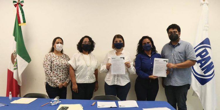 Kira Iris se registra como aspirante a la candidatura a diputada local por el Distrito X