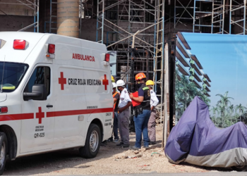 Albañil sufre caída de 6 metros de altura de un edificio en construcción en Cancún