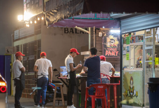 Micronegocios rechazan la prohibición comercial de envases de un solo uso