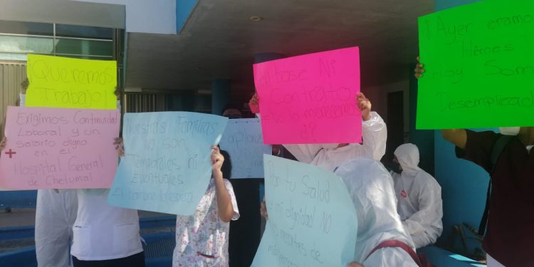 100 médicos despedidos de hospital general exigen reinstalación