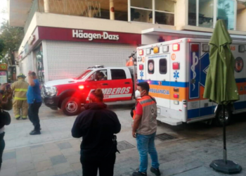 Fuga de gas provoca explosión en restaurante de la Quinta Avenida