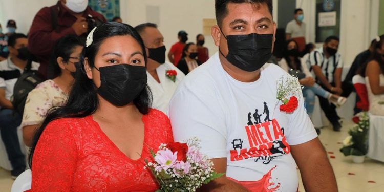 Formalizaron su unión 32 parejas de Isla Mujeres en las “Bodas Colectivas”