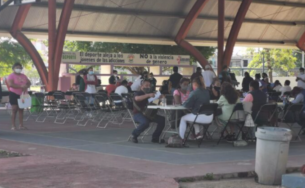 Continúa la aplicación de refuerzos contra el Covid-19 en población de 40 años en Cancún