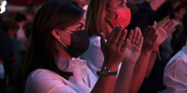 Empresaria Deborah Angulo se apunta por una diputación en el Distrito 15