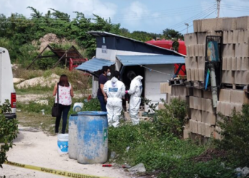 Hombre fallece al interior de una caseta policiaca en Cancún