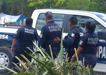 Policías son destituidos por extorsionar a turista en Tulum