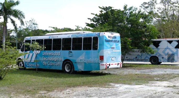 Estudiantes de la UT de Cancún manifiestan inconformidad ante problemas de transporte
