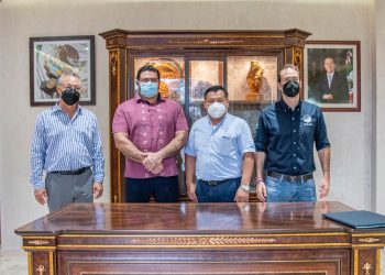 Entrega Marciano Dzul terreno para la nueva universidad gratuita que gestionó para las y los tulumnenses
