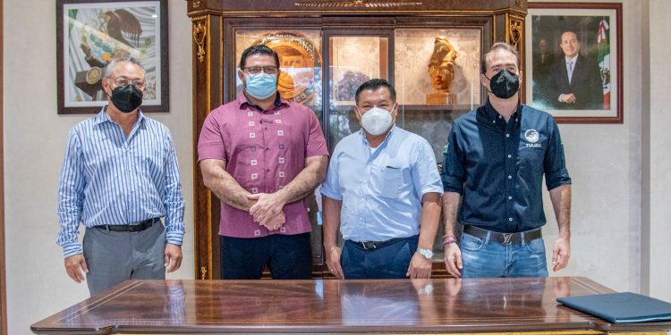 Entrega Marciano Dzul terreno para la nueva universidad gratuita que gestionó para las y los tulumnenses