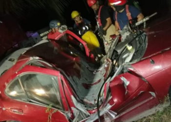 Mueren dos brigadistas tras chocar en carretera de Othón P. Blanco