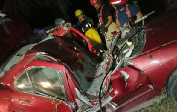 Mueren dos brigadistas tras chocar en carretera de Othón P. Blanco