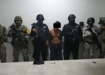 Detienen a joven por portación de narcóticos en zona de invasión en Tulum